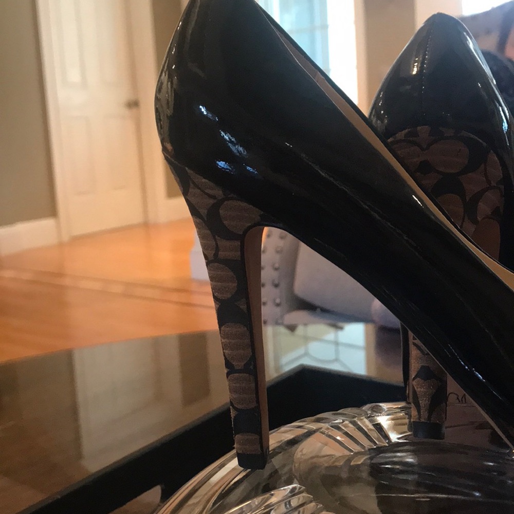 Coach patent heels like new - Picture 3 of 3